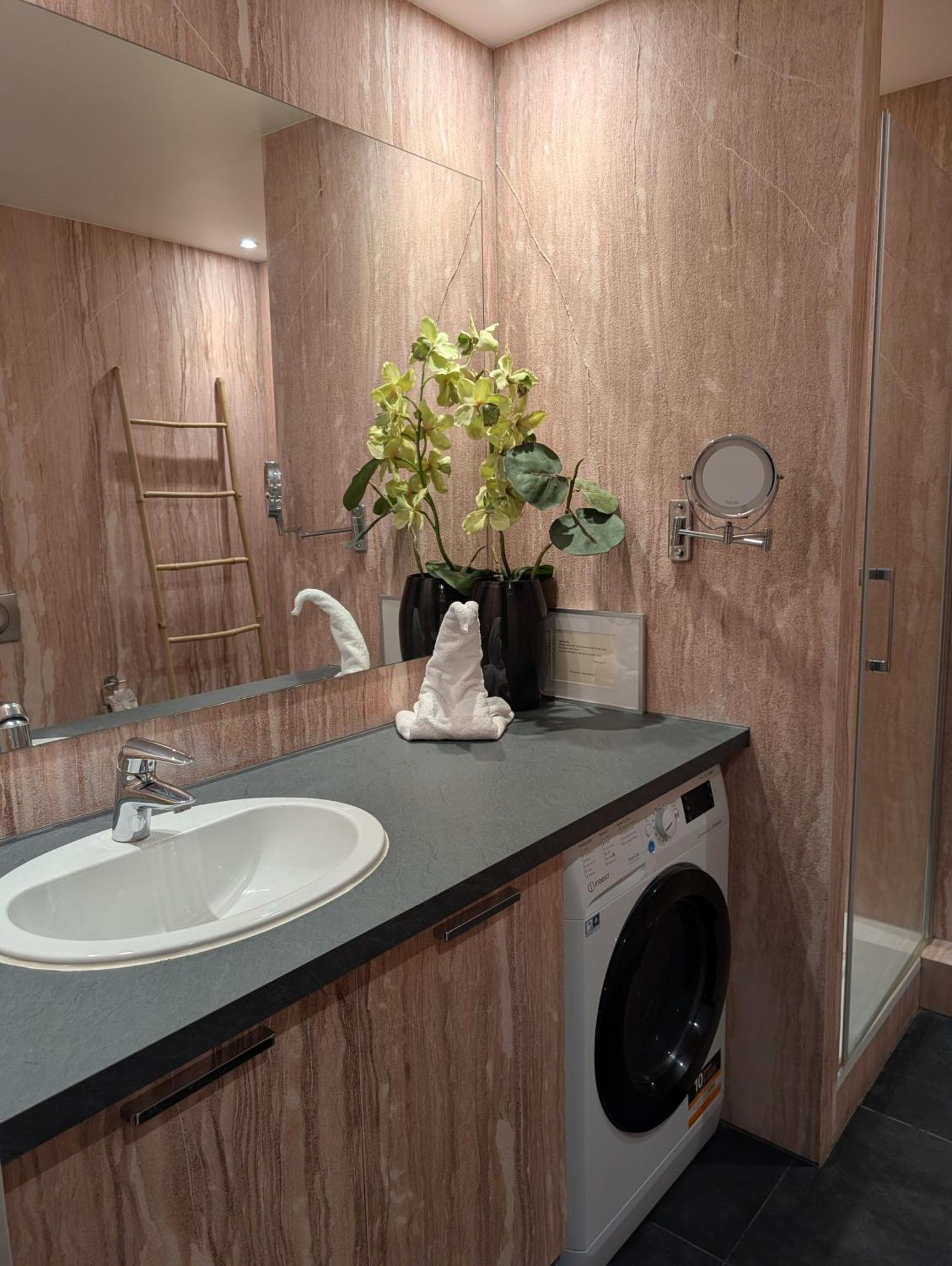 Apartment Caumartin 64 Paris