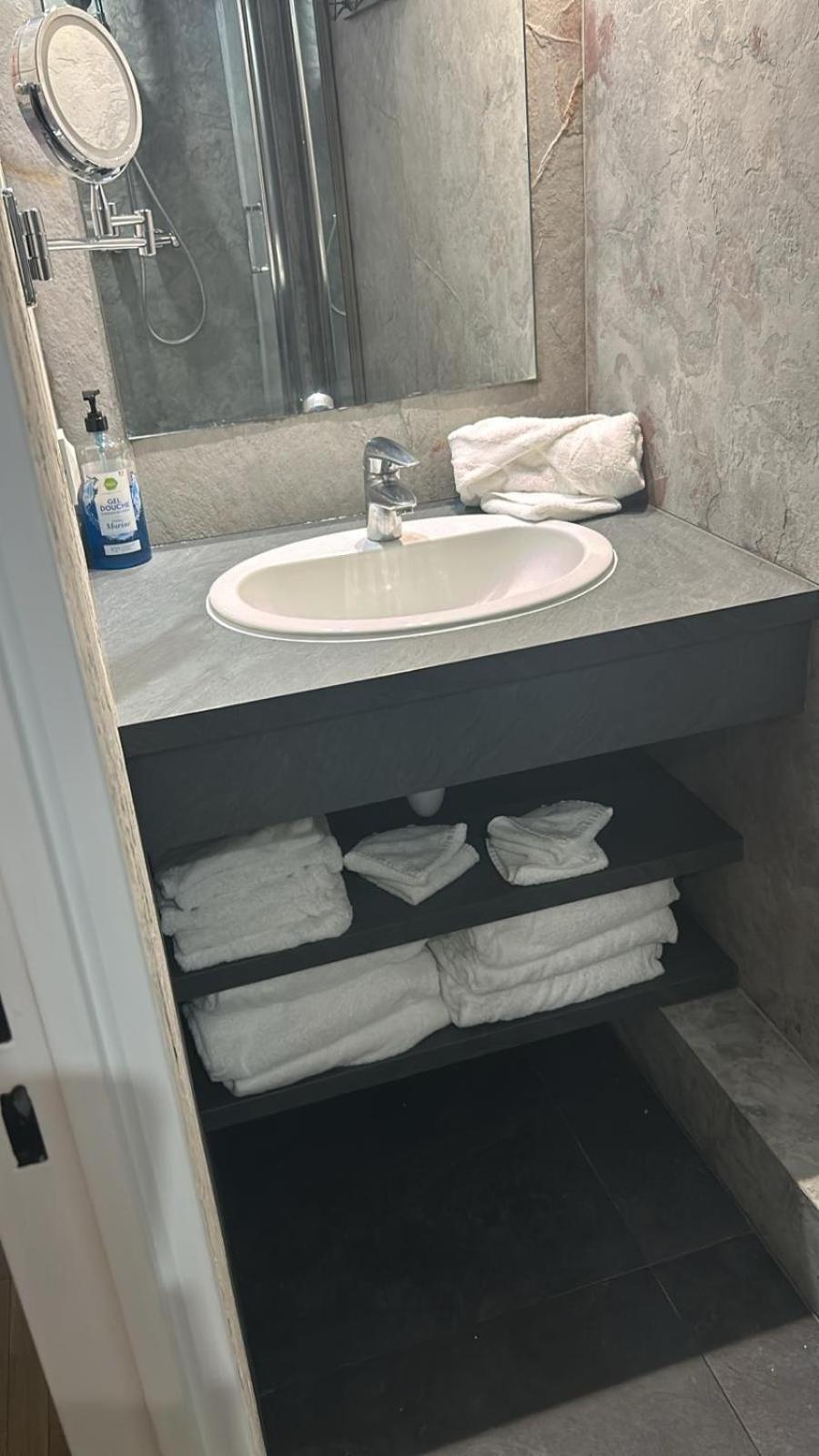 Caumartin 64 * Paris