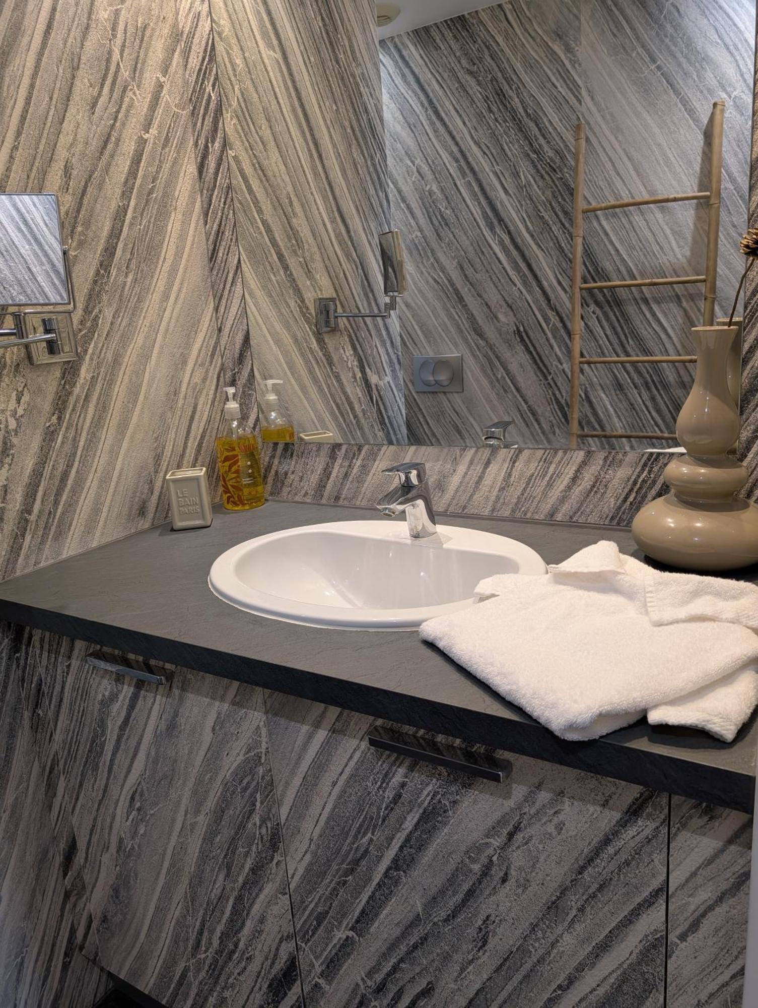 Caumartin 64 * Paris